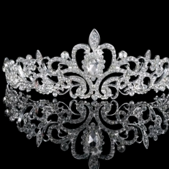 💗❤️ Because Youre A Queen Clear Crystals Tiara - Picture 2 of 7